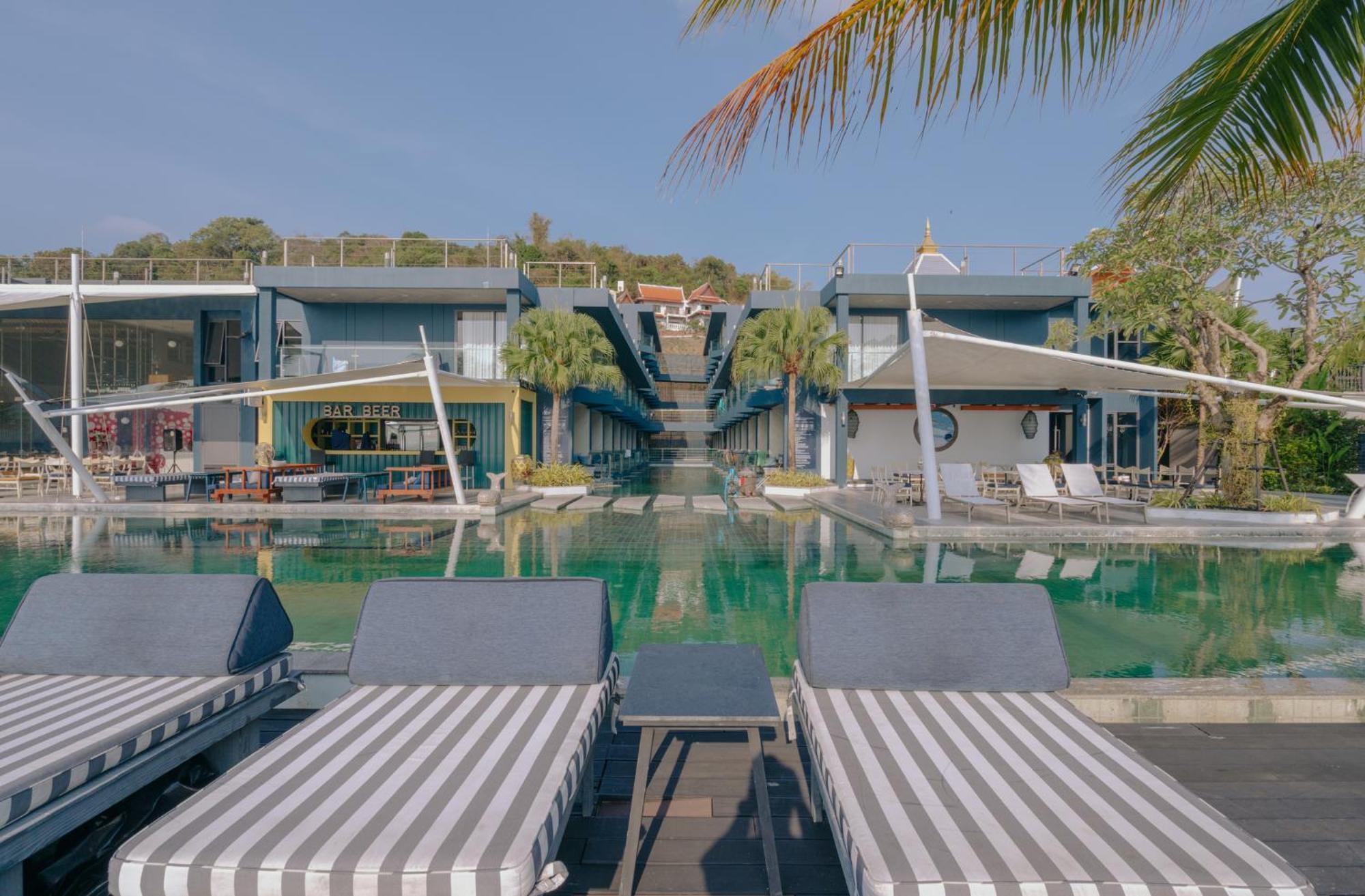 Hotel Tide Phuket Beach front - SHA Plus Exterior foto The swimming pool at the resort