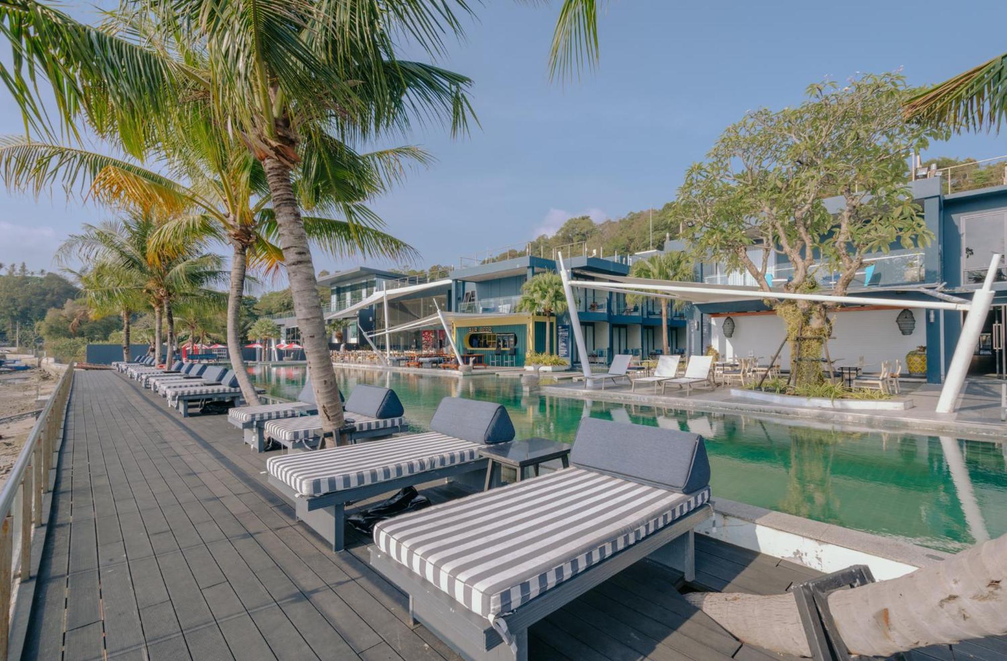 Hotel Tide Phuket Beach front - SHA Plus Exterior foto The resort's pool