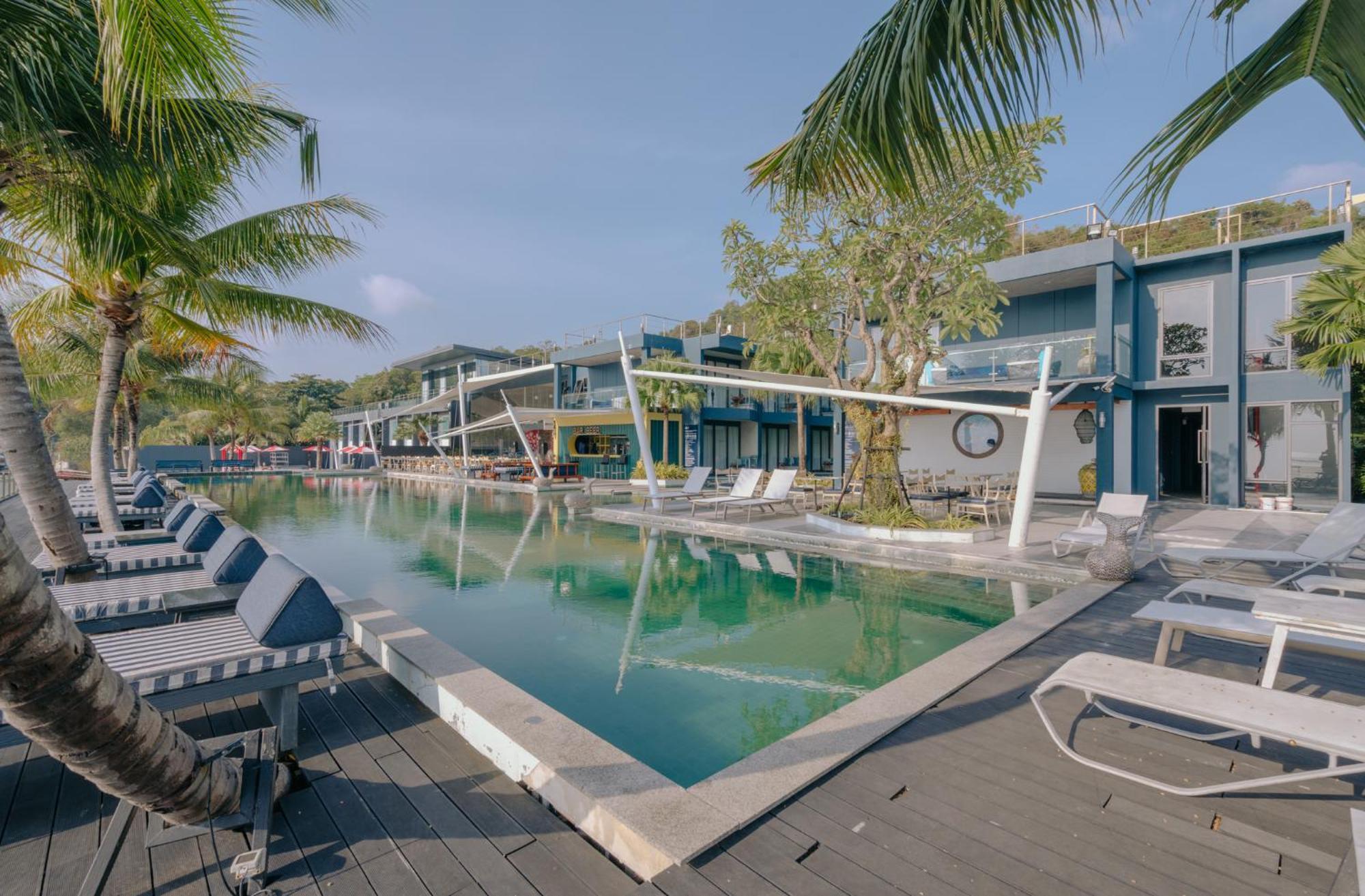 Hotel Tide Phuket Beach front - SHA Plus Exterior foto The swimming pool at the resort