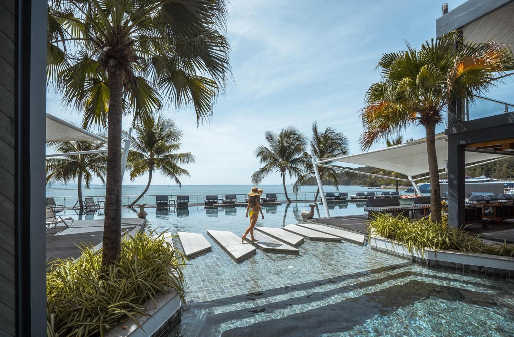 Hotel Tide Phuket Beach front - SHA Plus Exterior foto The pool at the hotel