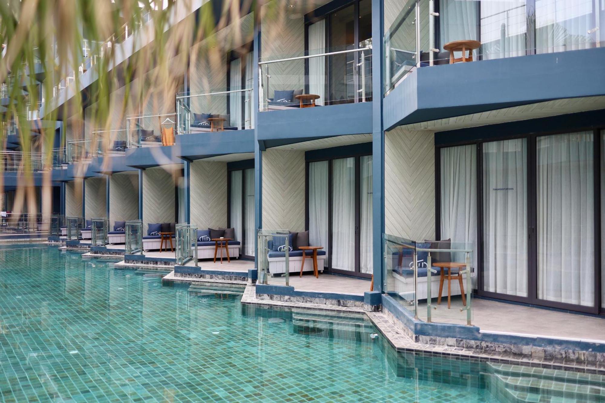 Hotel Tide Phuket Beach front - SHA Plus Exterior foto The swimming pool at the hotel