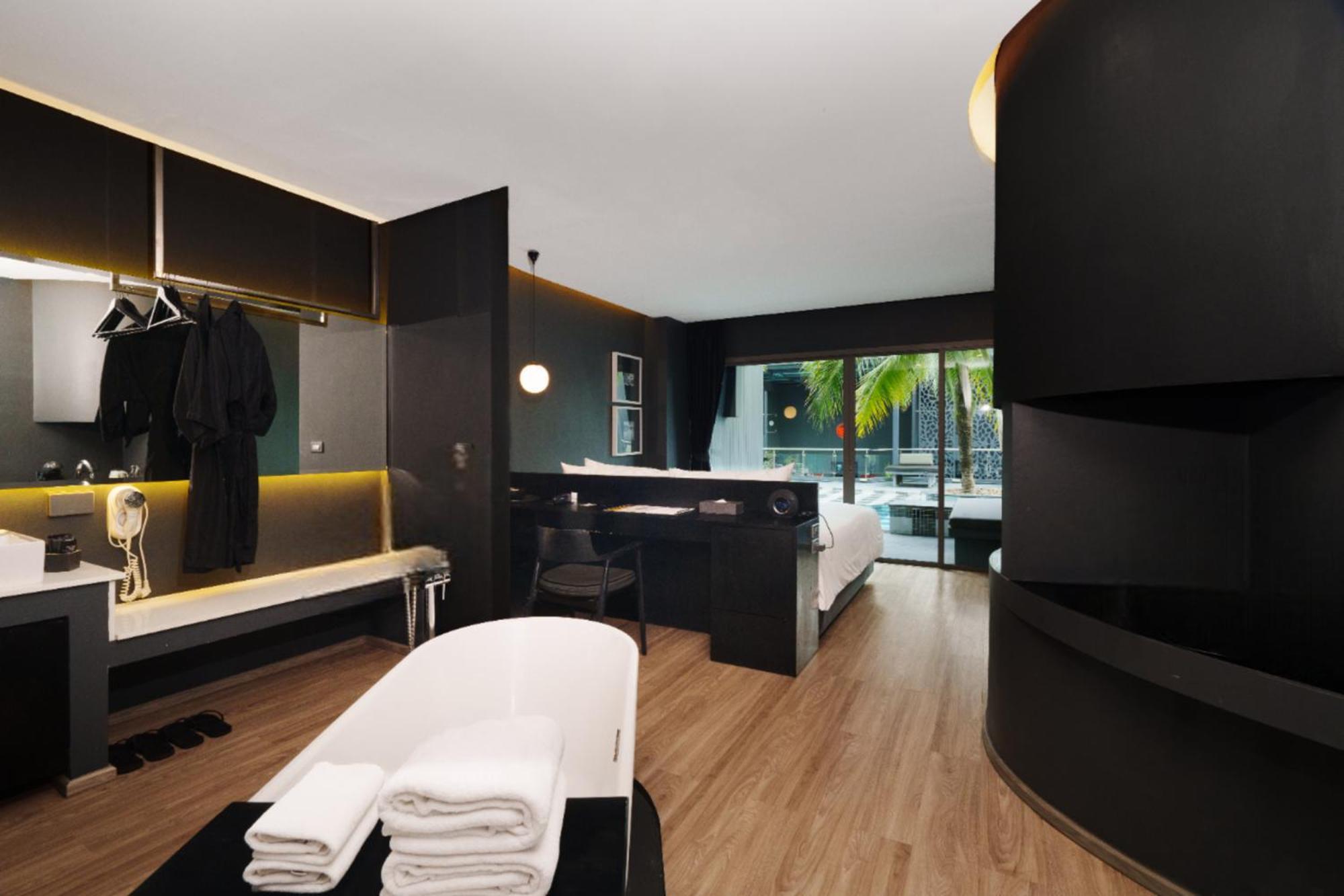 Hotel Tide Phuket Beach front - SHA Plus Exterior foto A suite at the hotel