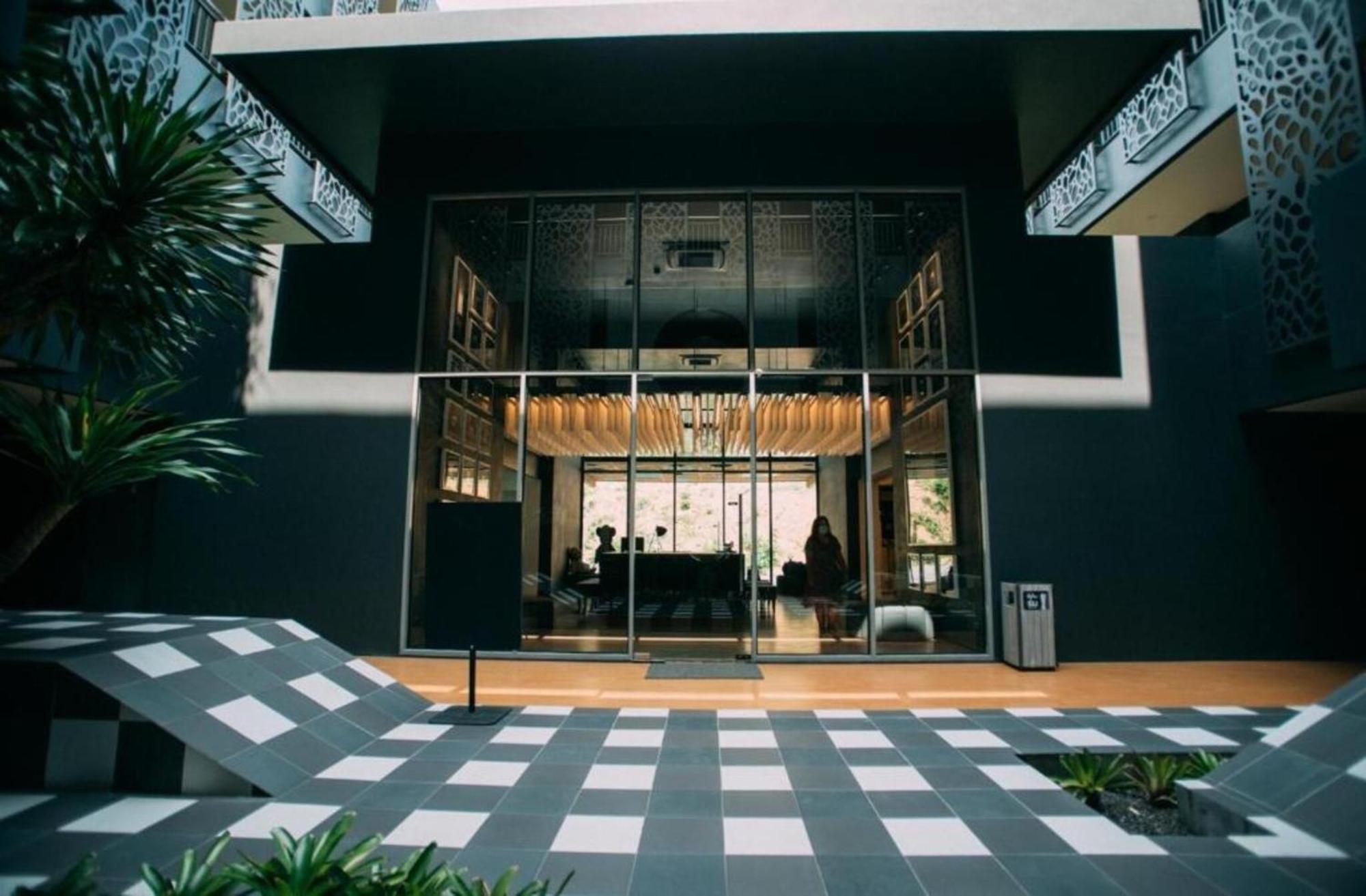 Hotel Tide Phuket Beach front - SHA Plus Exterior foto The entrance of the hotel